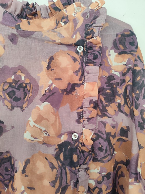 camisa con cuello malva